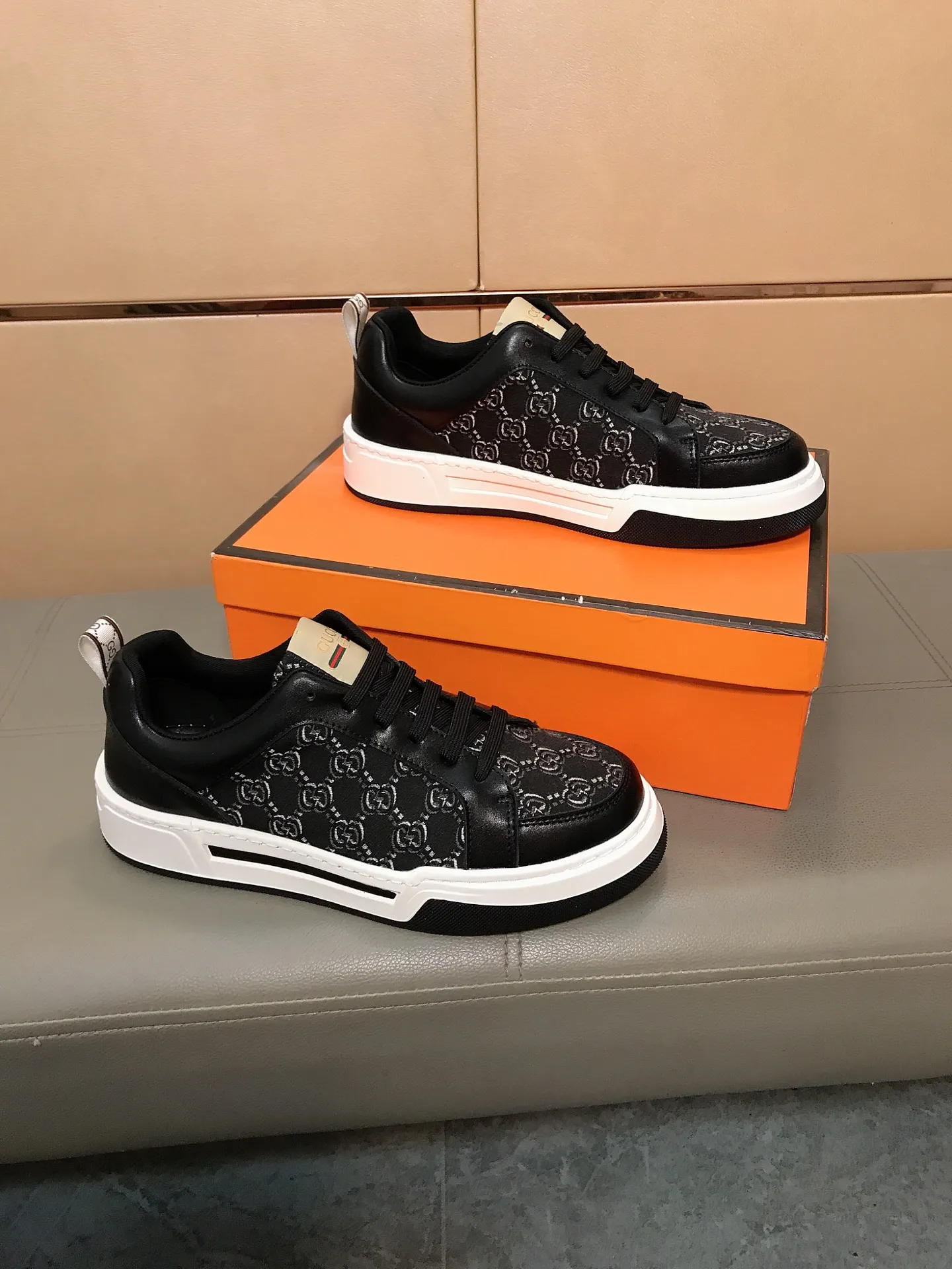 Ex-factory price 400 ⌚️⌚️[GUCCI] Gucci men’s casual shoes are absolutely popular 🔥The ultimate matching item for trendy men! Irresistible charm of super texture, the main recommendation, the upper is made of high-quality cowhide + printed fabric, sheep lining feet, wear-resistant rubber sole, noble and elegant! Extremely comfortable🎁🎁You can be as handsome as you want💪 Size 38-44!